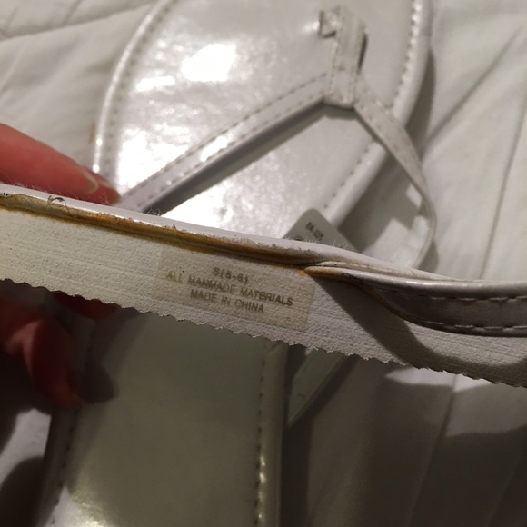 Ardene White Flip Flops - Picture 4 of 8